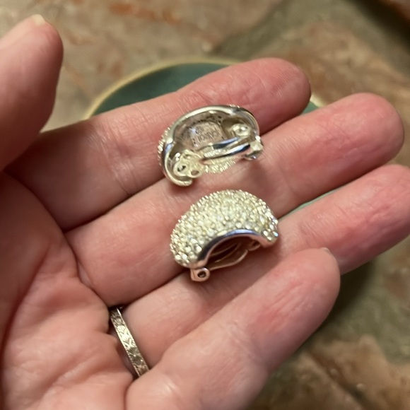 Carolee Vintage Sparkly Crystal Silver Cuff Style Clip on Earrings - Picture 11 of 14